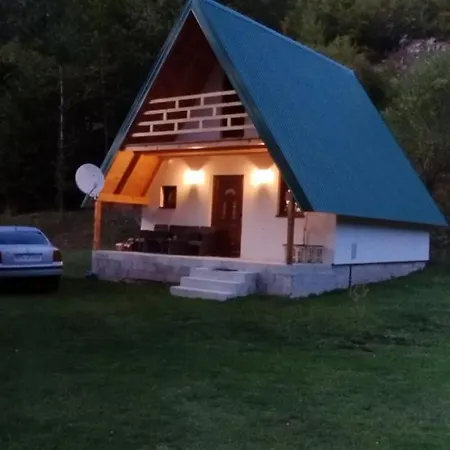 Vikendica Izvor * 波德戈里察